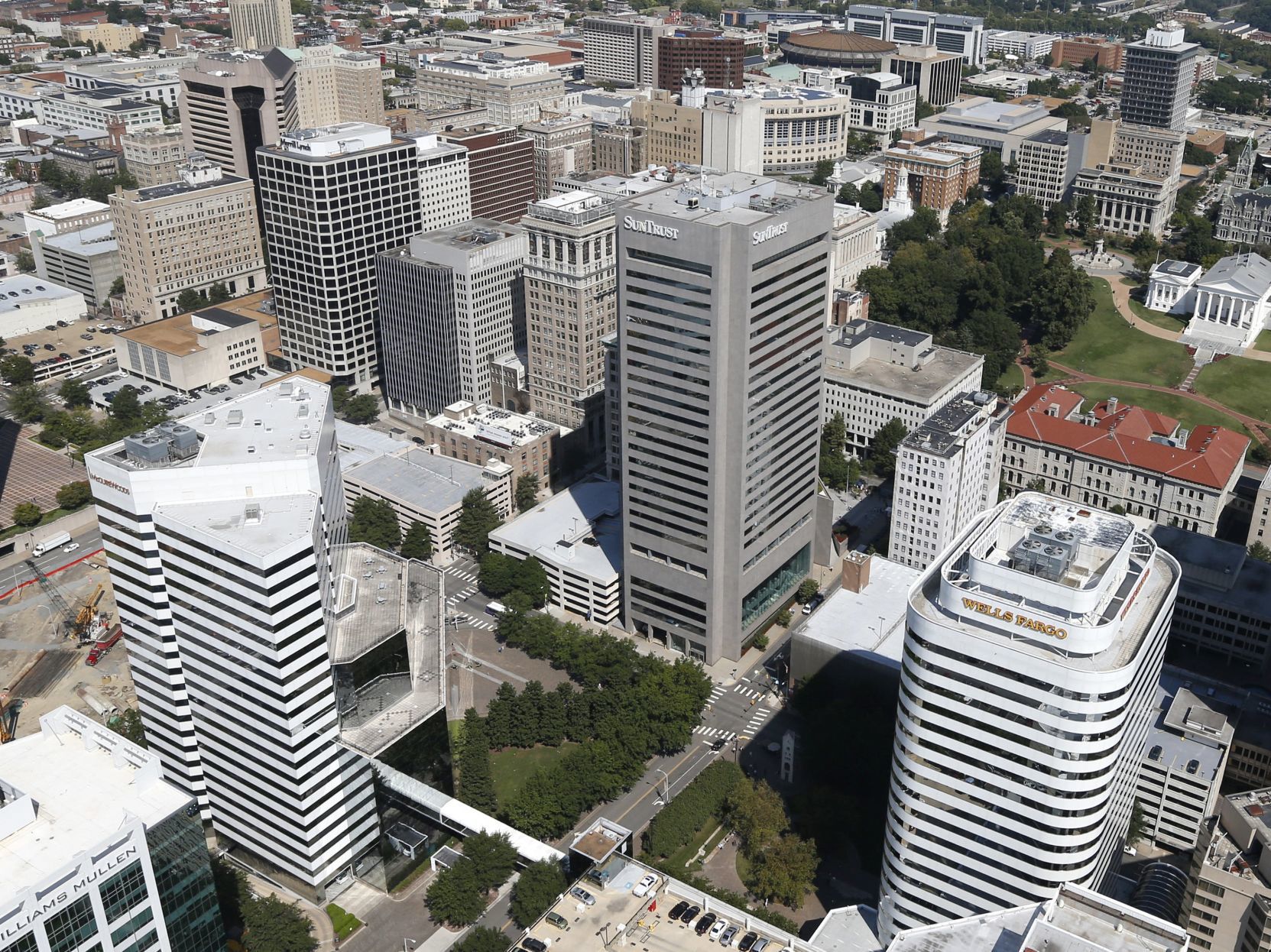 SunTrust Plaza -- 400 feet